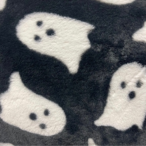 Storehouse Seasonal Oversized Ghost Backrest Pillow - Picture 5 of 6